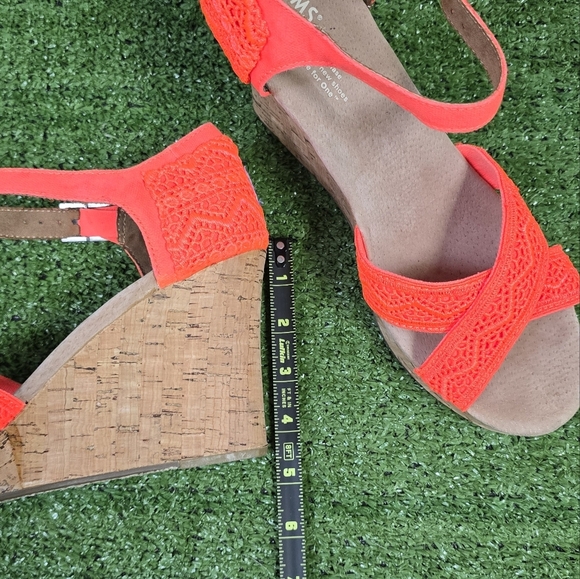 TOMS | NEON CROCHETED CROSS STRAP CORK WEDGE SANDALS - Picture 15 of 16